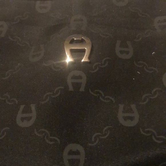 Black Aigner Handbag. Nice Condition - Picture 2 of 3